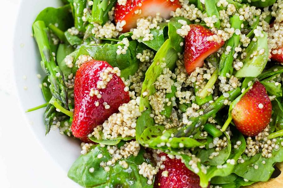 spinach strawberry quinoa salad